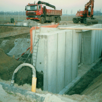 Maken betonnen stuw
