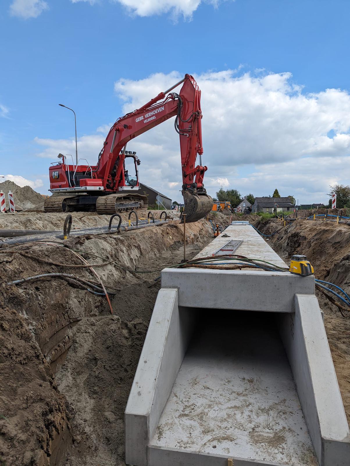 Aanleg kokerduiker Koestraat Velddriel